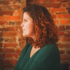 Shear Revival Amity Texture Spray 227g - Light Hold Matte Finish Hair Styling Product - Life Style Image Headshot 2